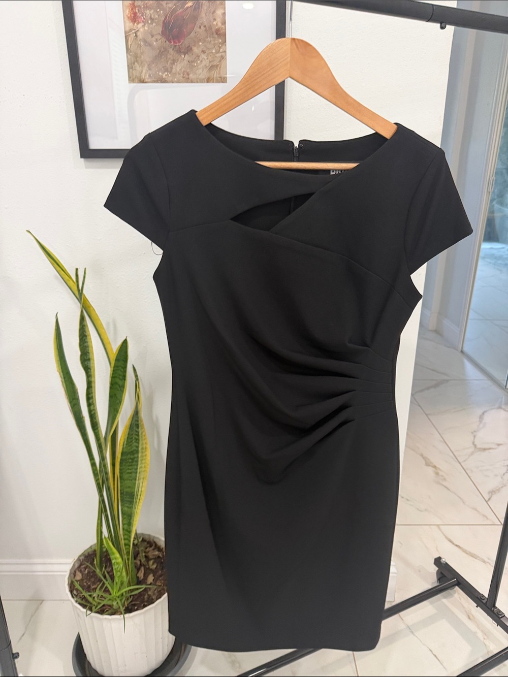DKNY Black Cap-Sleeve Sheath Dress with Front Twist